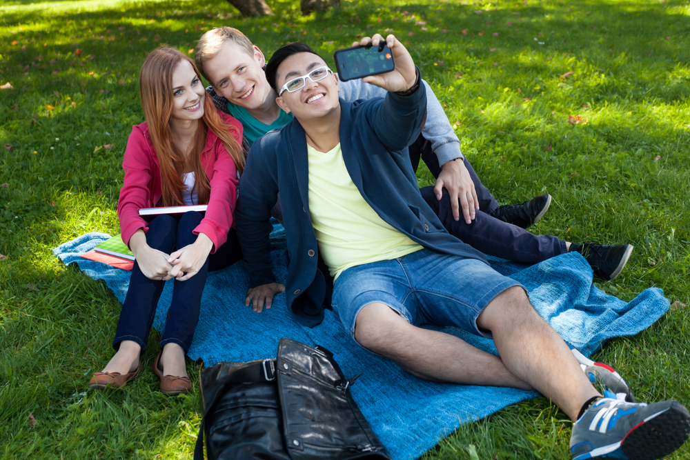 Photo.Friend.Friends.Students.Park.Picture.Selfie.Instagram