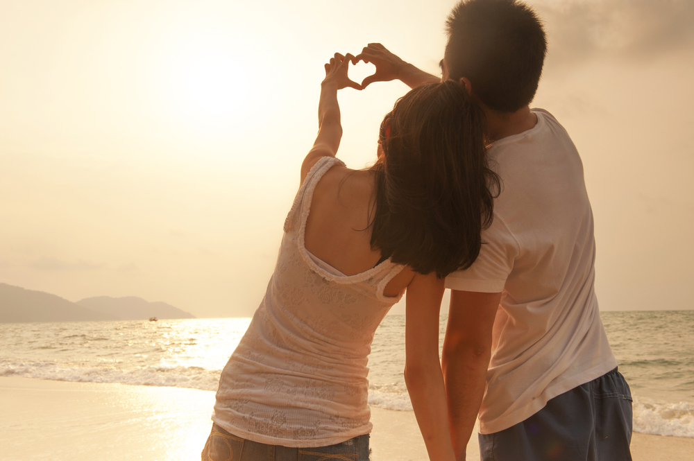 Love.Couple.Dating.Beach.Sunset.Relationship